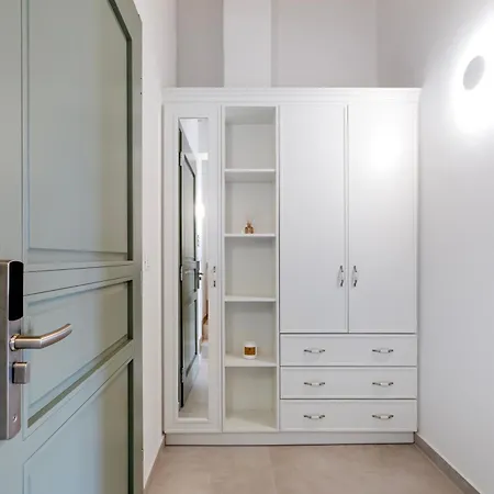 Olive Dryopis Apartment *